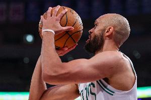 怀特：库里曾鼓励我多投 这让我变成场均出手10个三分的球员