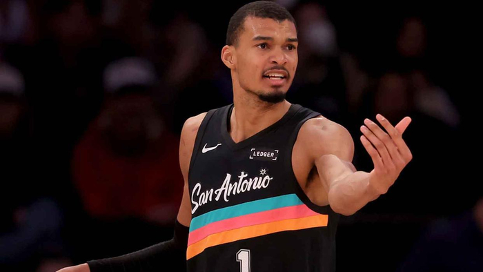 球迷社区-11战全胜!马刺创NBA神迹,文班亚马单月数据堪称恐怖|西部|最佳新秀|圣安东尼奥马刺队|俄克拉荷马雷霆队|底特律活塞队_新浪体育_新浪新闻