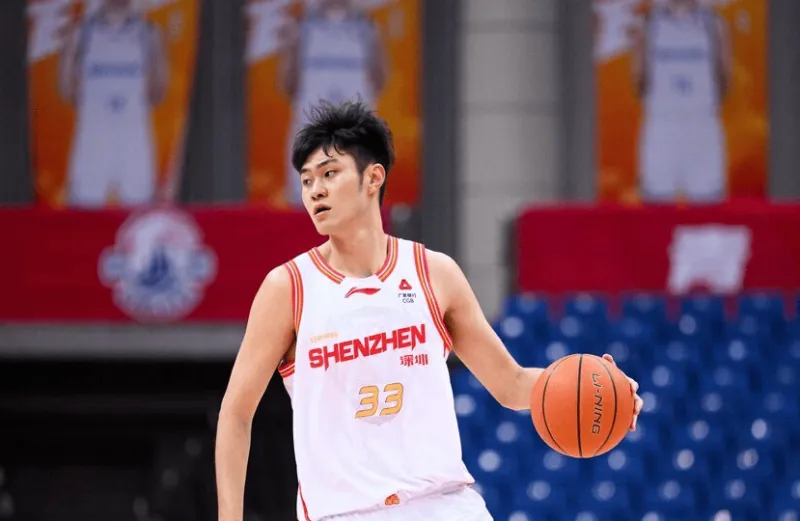 九游体育-王浩然常规赛场均贡献16.3分5.4篮板,却未获得任何奖项